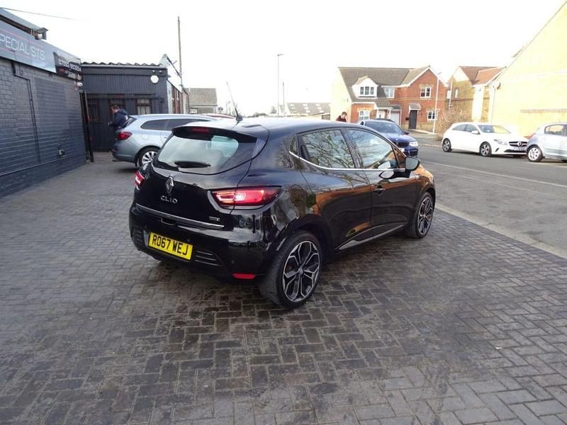 Used Renault Clio IV Dynamique 90 HP (66 kW) 2017 Black Hatchback