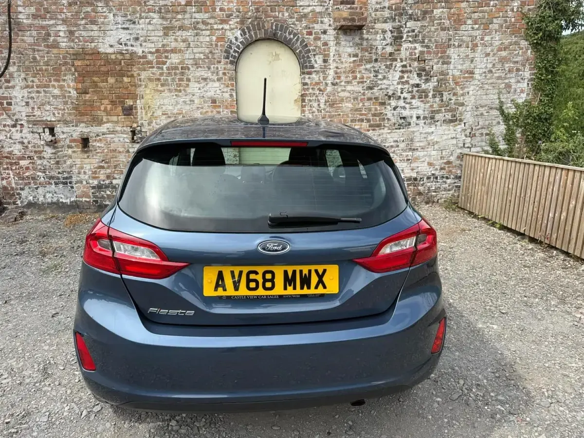 Used Ford Fiesta Zetec 85 HP (62 kW) 2018 Blue Hatchback
