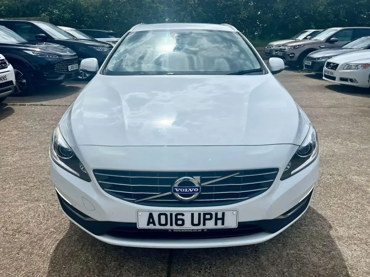 Used Volvo V60 SE Lux 190 HP (139 kW) 2016 White Estate