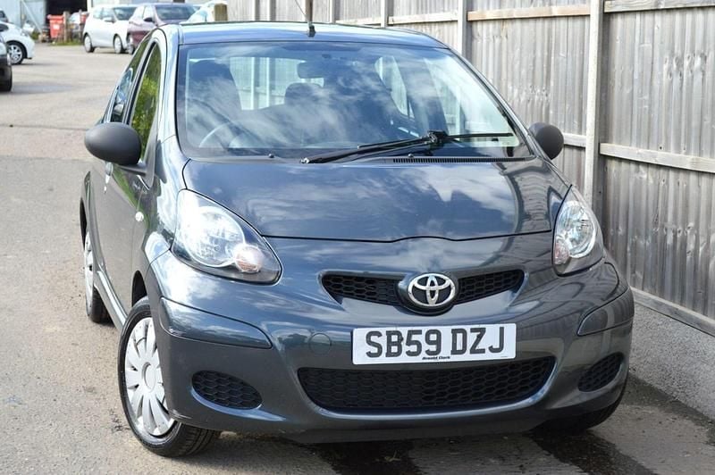 Used Toyota Aygo 67 HP (49 kW) 2010 Grey Hatchback