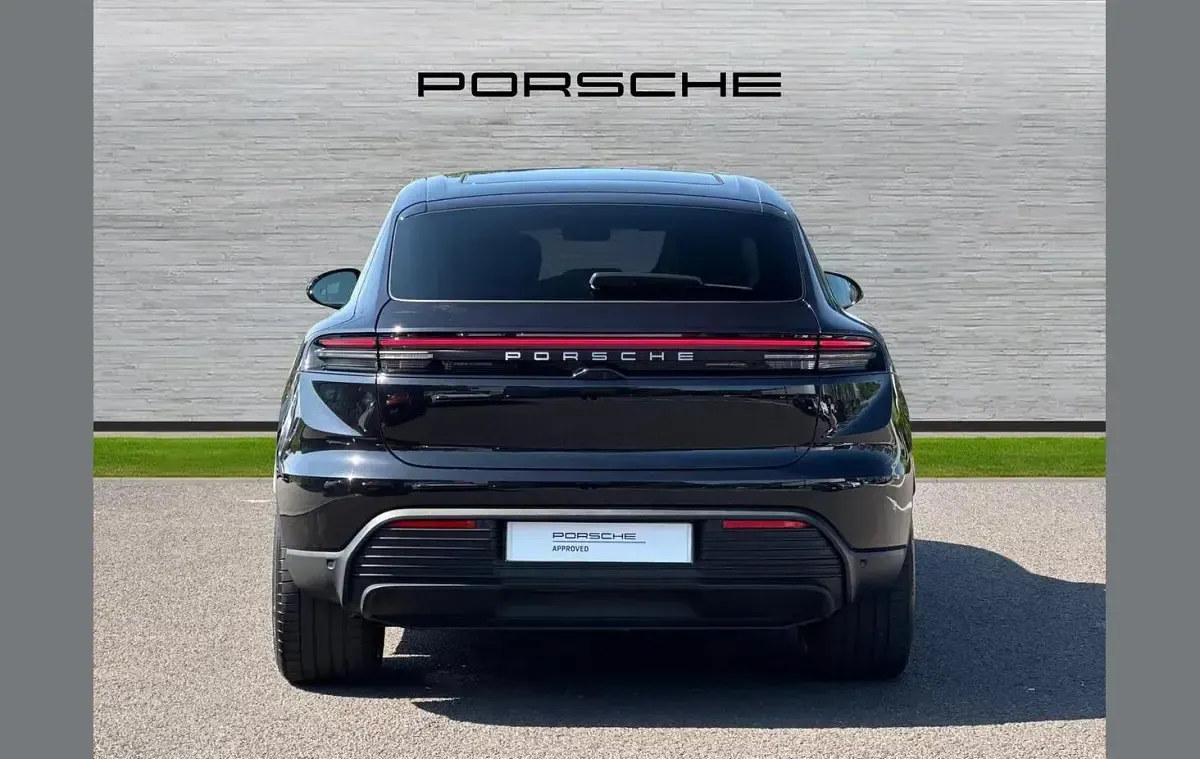 New Porsche Macan 300 kW (408 HP) 2026 Black SUV