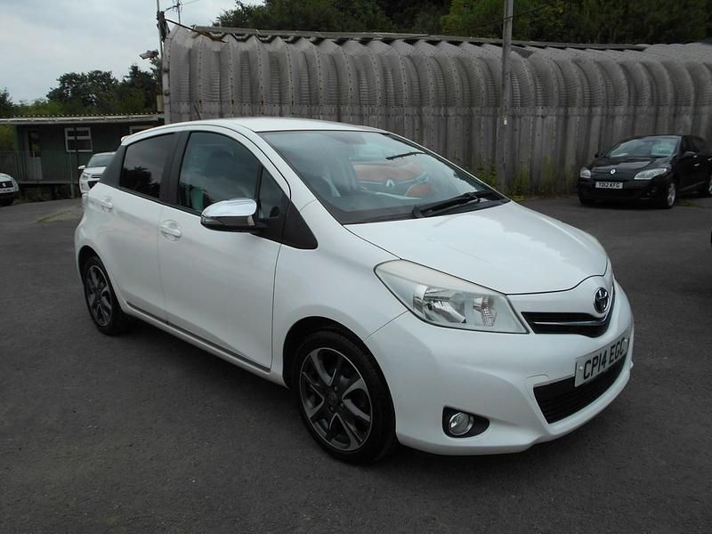 White Used 2014 Toyota Yaris Trend Hatchback | £5,295 (Fair price) - Image 1/4