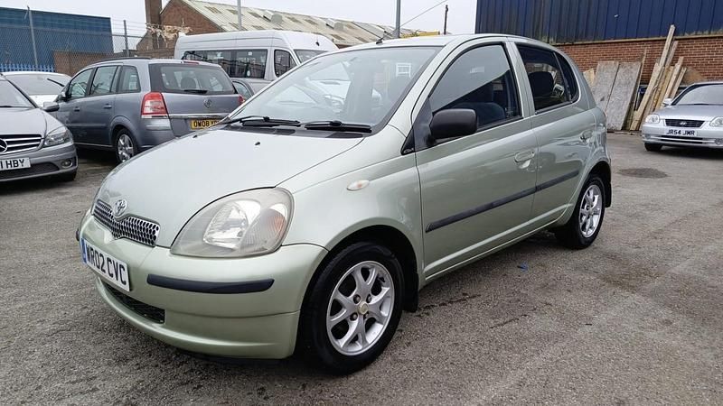 Used Toyota Yaris 86 HP (63 kW) 2002 Green Hatchback