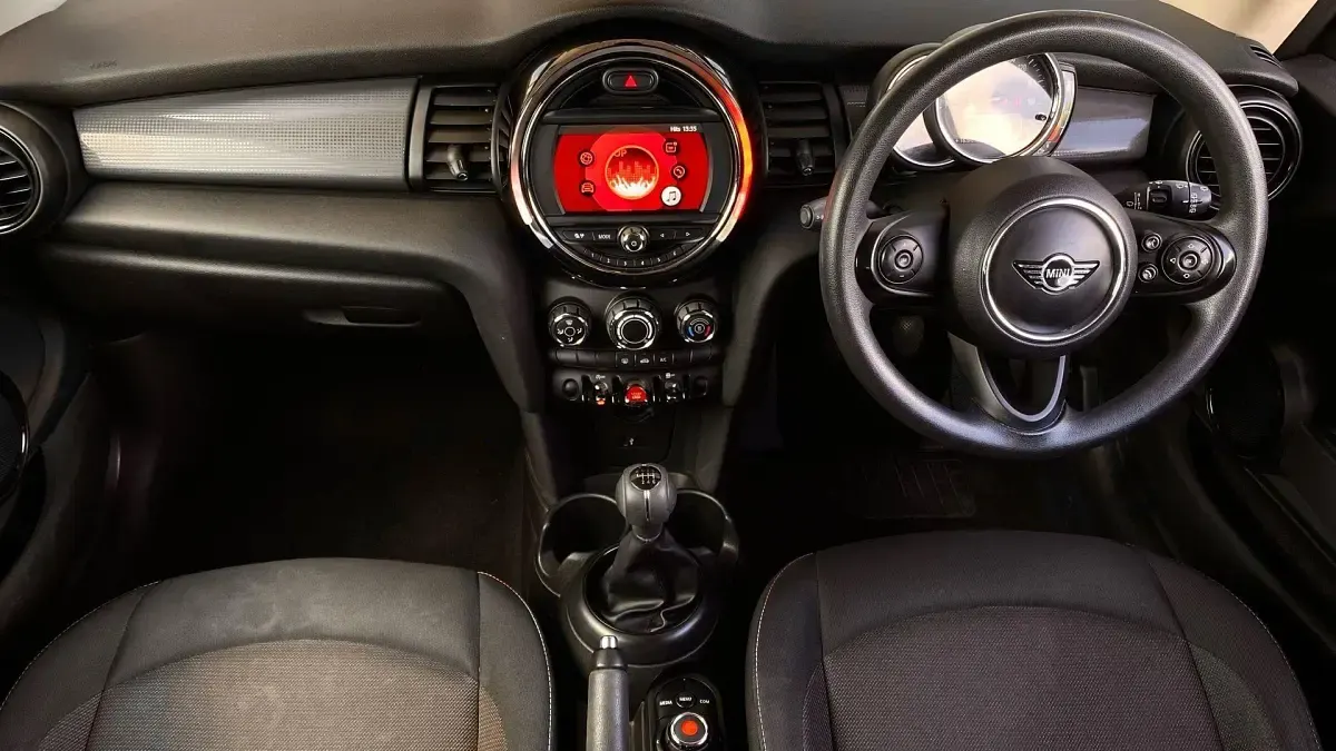 Used Mini Cooper Hatch 134 HP (98 kW) 2018 Silver Hatchback