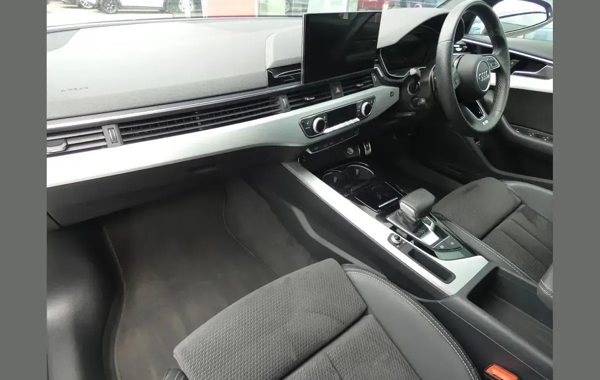 Used Audi A4 S-Line 161 HP (118 kW) 2020 White Sedan