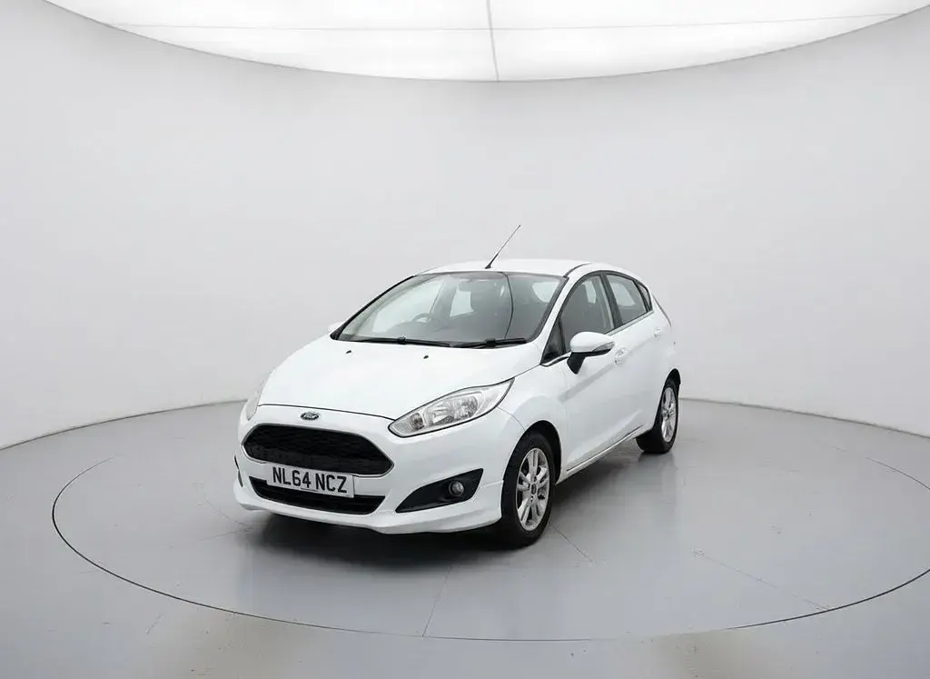 Used Ford Fiesta Zetec 82 HP (60 kW) 2014 White Hatchback