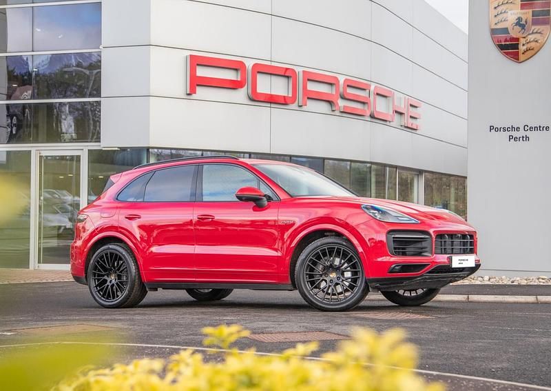 Used Porsche Cayenne 462 HP (339 kW) 2021 Red SUV