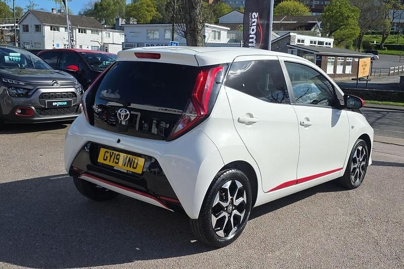 Used Toyota Aygo Trend 72 HP (52 kW) 2019 White Hatchback