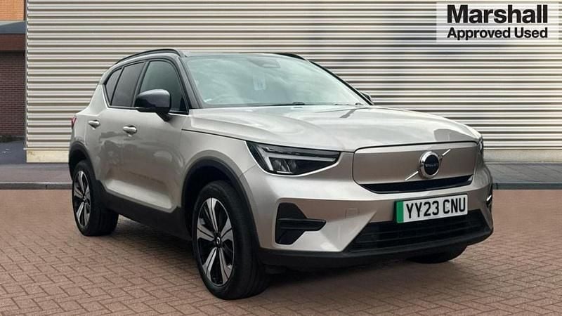 Gold Used 2023 Volvo XC40 Core SUV | £22,973 (Good price) - Image 1/4