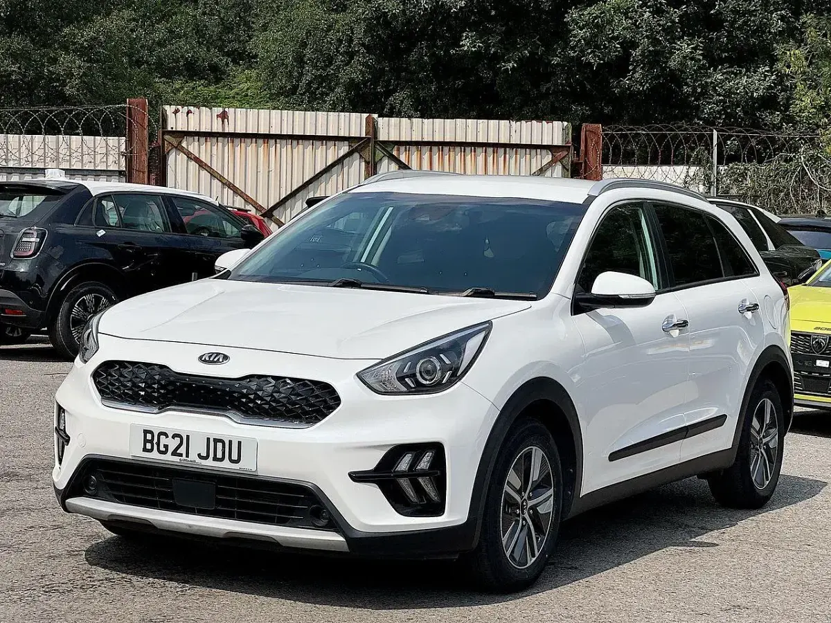 Used Kia Niro 139 HP (102 kW) 2021 White SUV