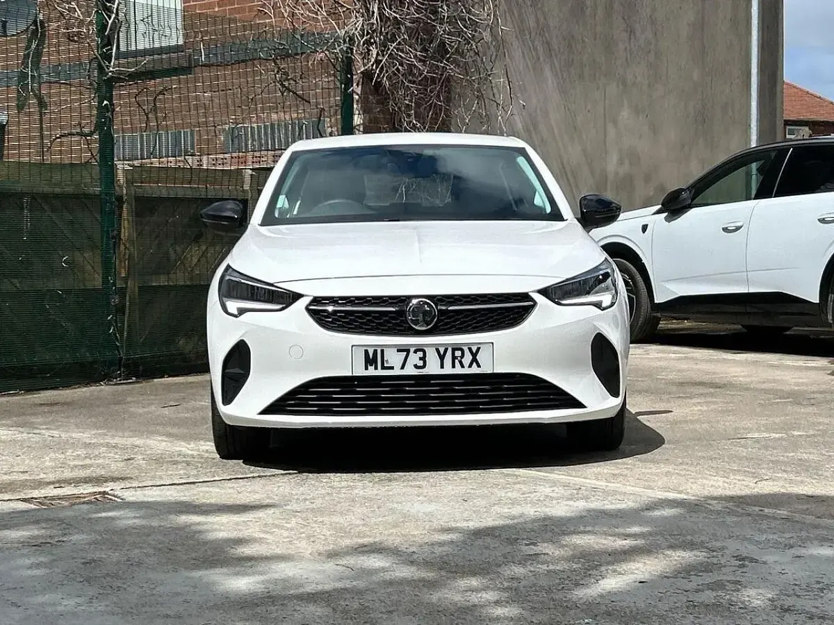Używany Vauxhall Corsa Design Edition 75 KM (55 kW) 2023 Biały Hatchback