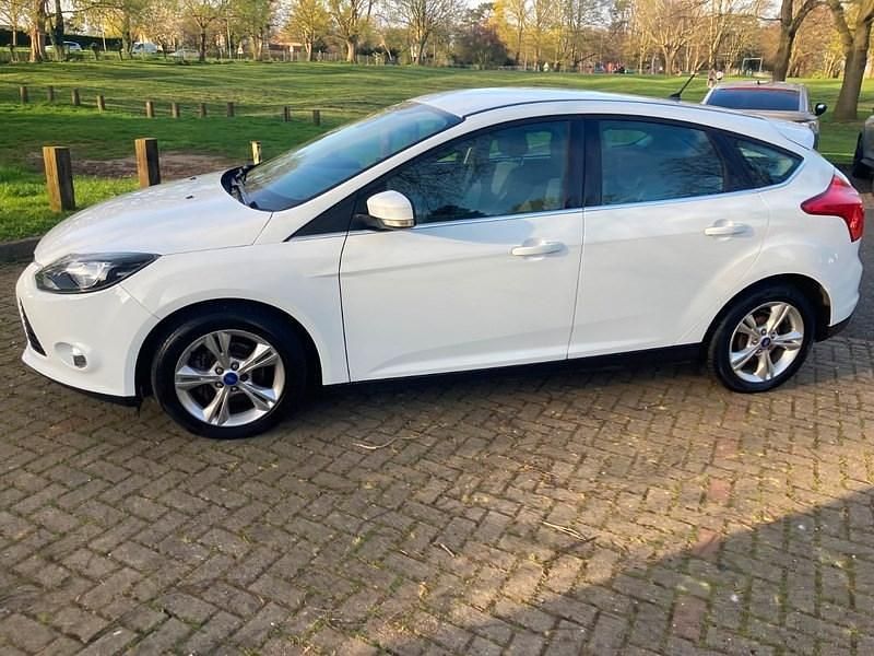 Used Ford Focus Zetec 2013 White Hatchback