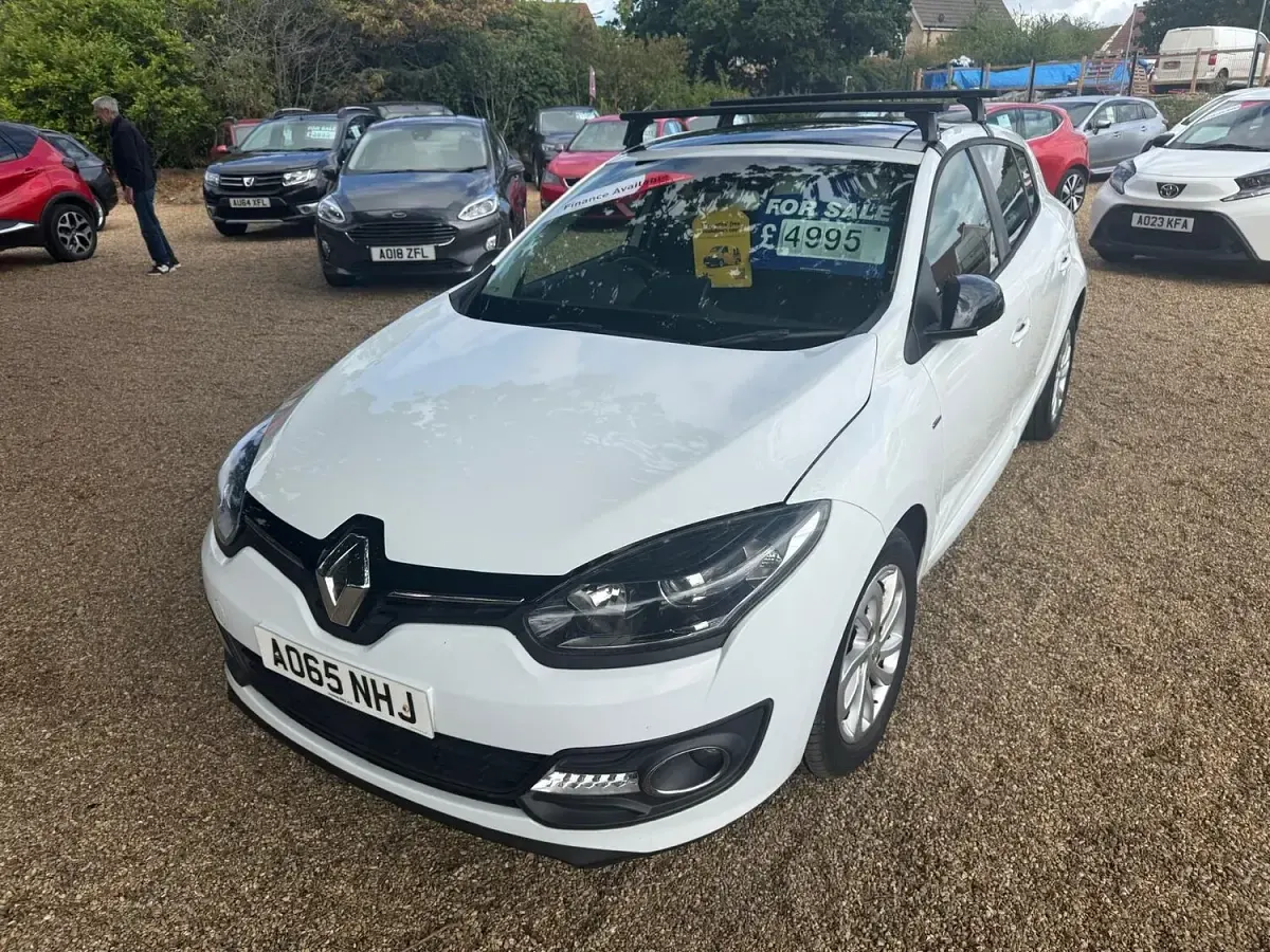 Used Renault Mégane III LIMITED 128 HP (94 kW) 2015 White Hatchback