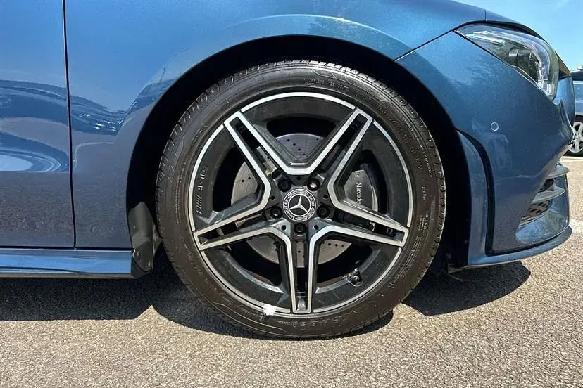 Used Mercedes CLA200 Executive 163 HP (119 kW) 2023 Blue Estate
