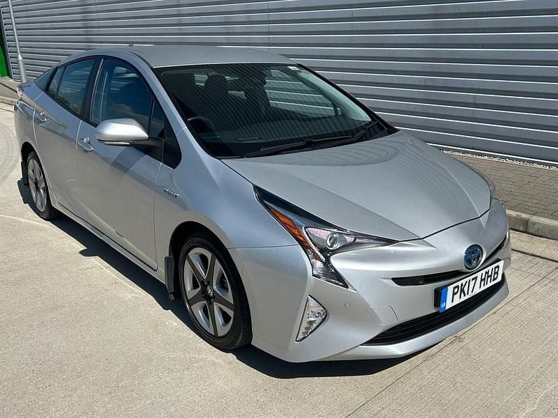 Used Toyota Prius 122 HP (89 kW) 2017 Silver Hatchback