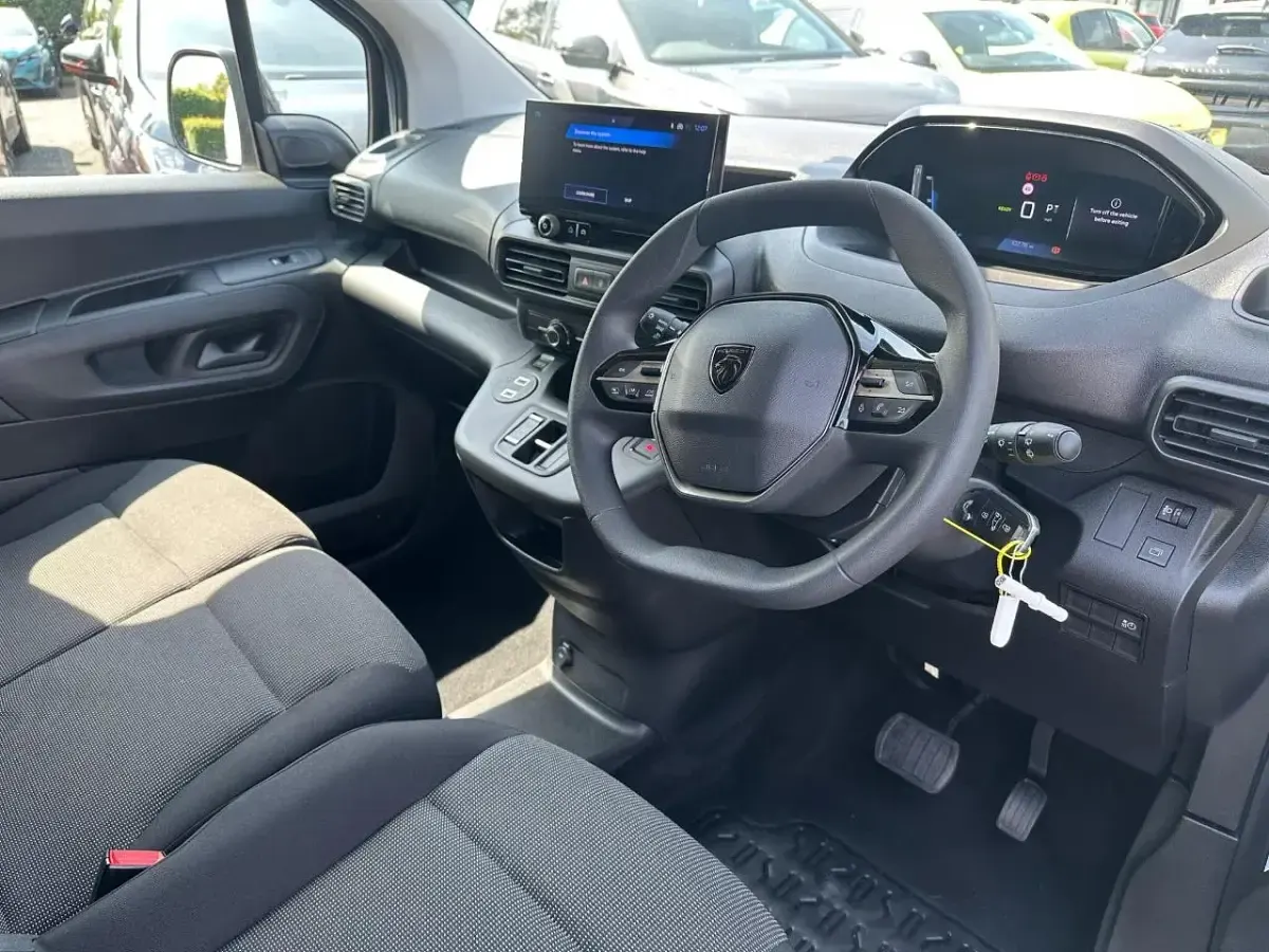 Second-hand Peugeot E-Partner 98 kW (134 CP) 2024 Alb Monovolum