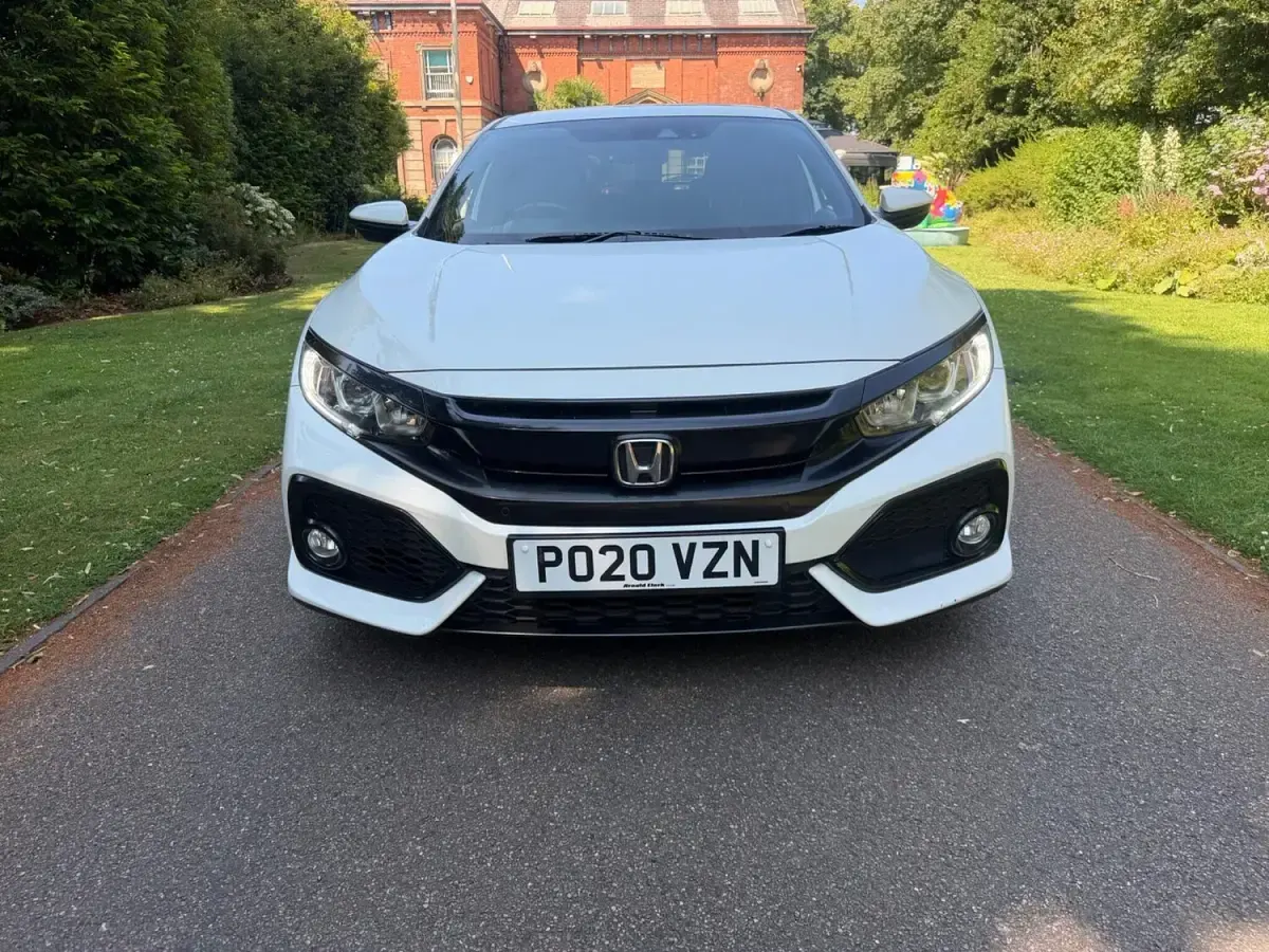 Used Honda Civic SR 126 HP (92 kW) 2020 White Hatchback