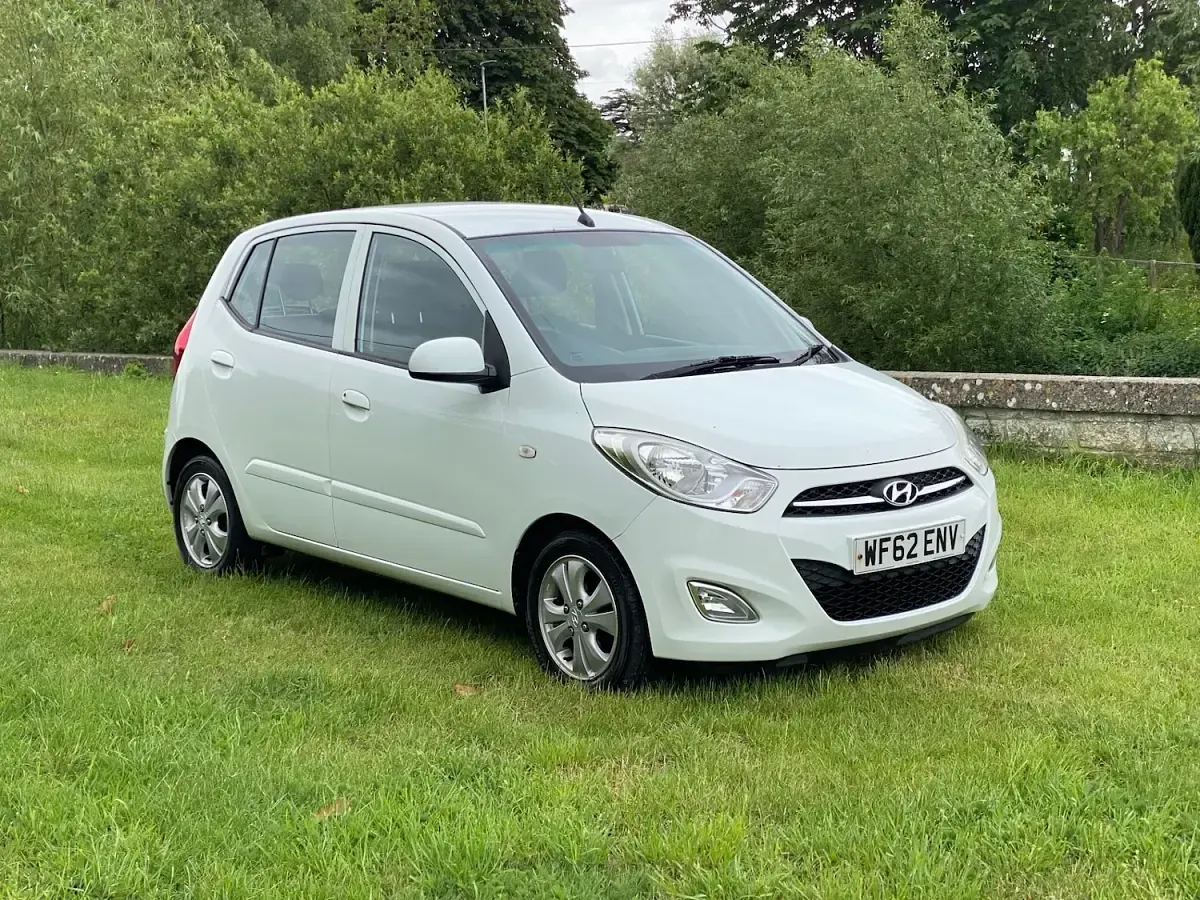 Used Hyundai i10 Active 86 HP (63 kW) 2012 White Hatchback