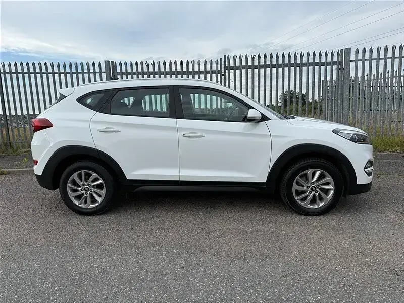 Used Hyundai Tucson SE 2016 White SUV
