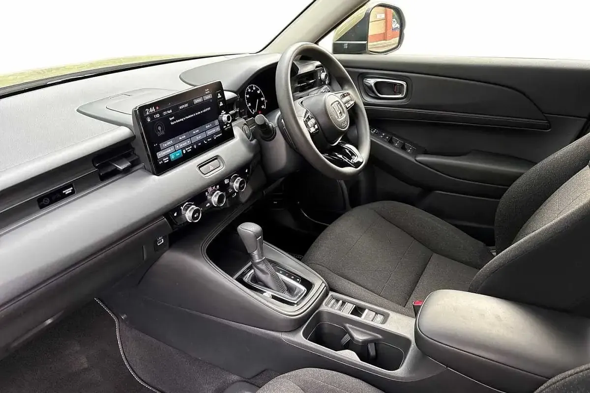 Used Honda HR-V Elegance 131 HP (96 kW) 2023 Beige SUV