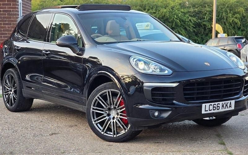 Used 2018 Porsche Cayenne Platinum Edition SUV | £22,999 (Good price) - Image 1/4