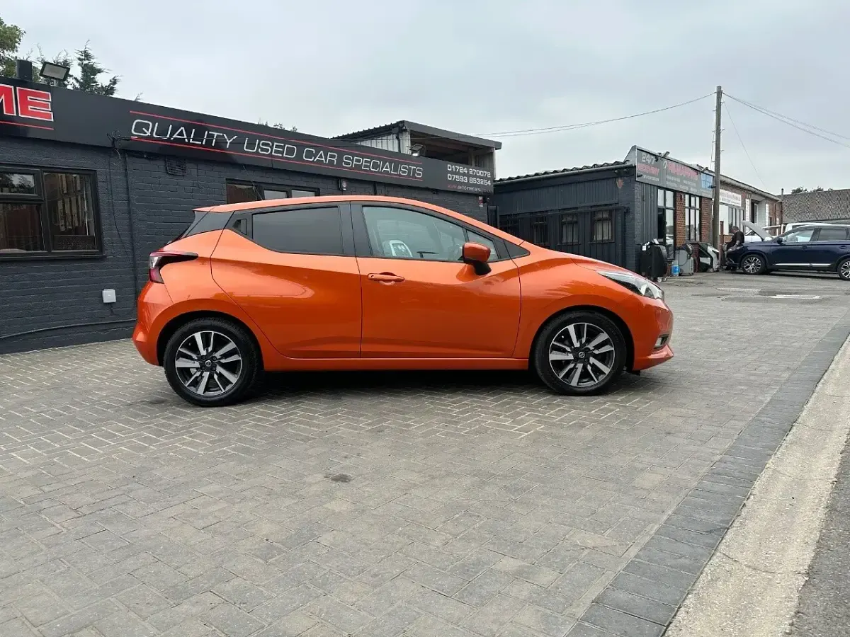 Used Nissan Micra N-Connecta 90 HP (66 kW) 2018 Orange Hatchback