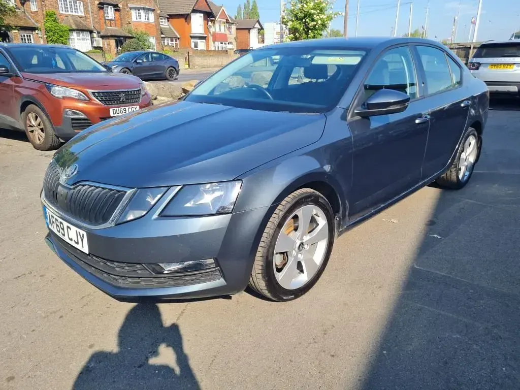 Begagnad Skoda Octavia SE Drive 115 HK (84 kW) 2019 Grå Halvkombi