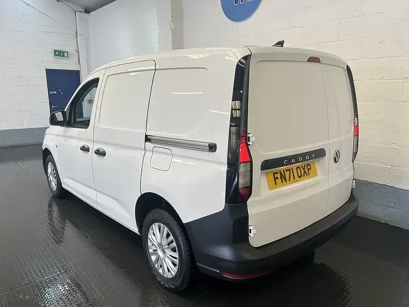 Usado VW Caddy 102 CV (75 kW) 2021 Blanco Monovolumen
