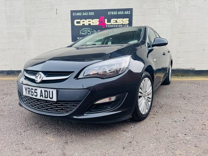 Used Vauxhall Astra Excite 100 HP (73 kW) 2015 Black Hatchback