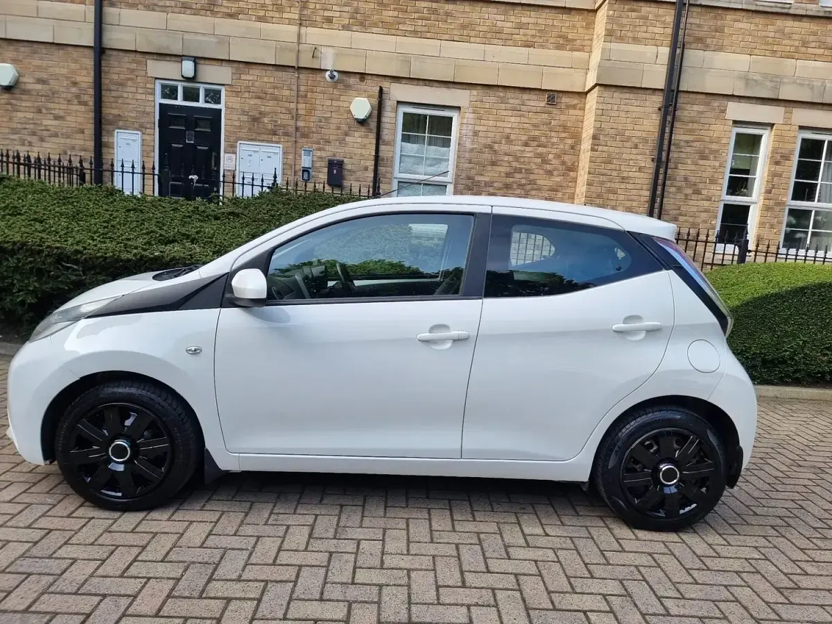 Used Toyota Aygo X-play 2016 White Hatchback