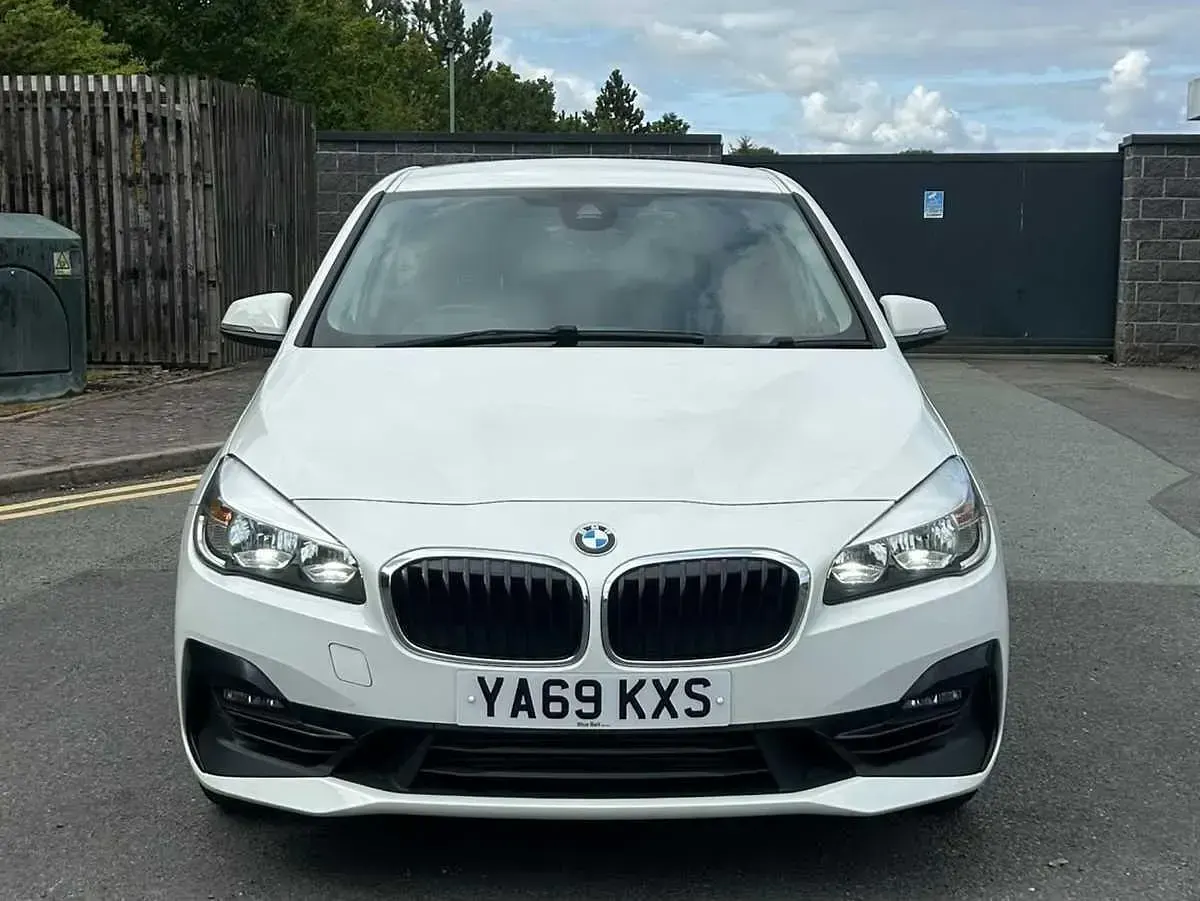 Used BMW 220 Active Tourer Sport Line 189 HP (139 kW) 2019 White MPV