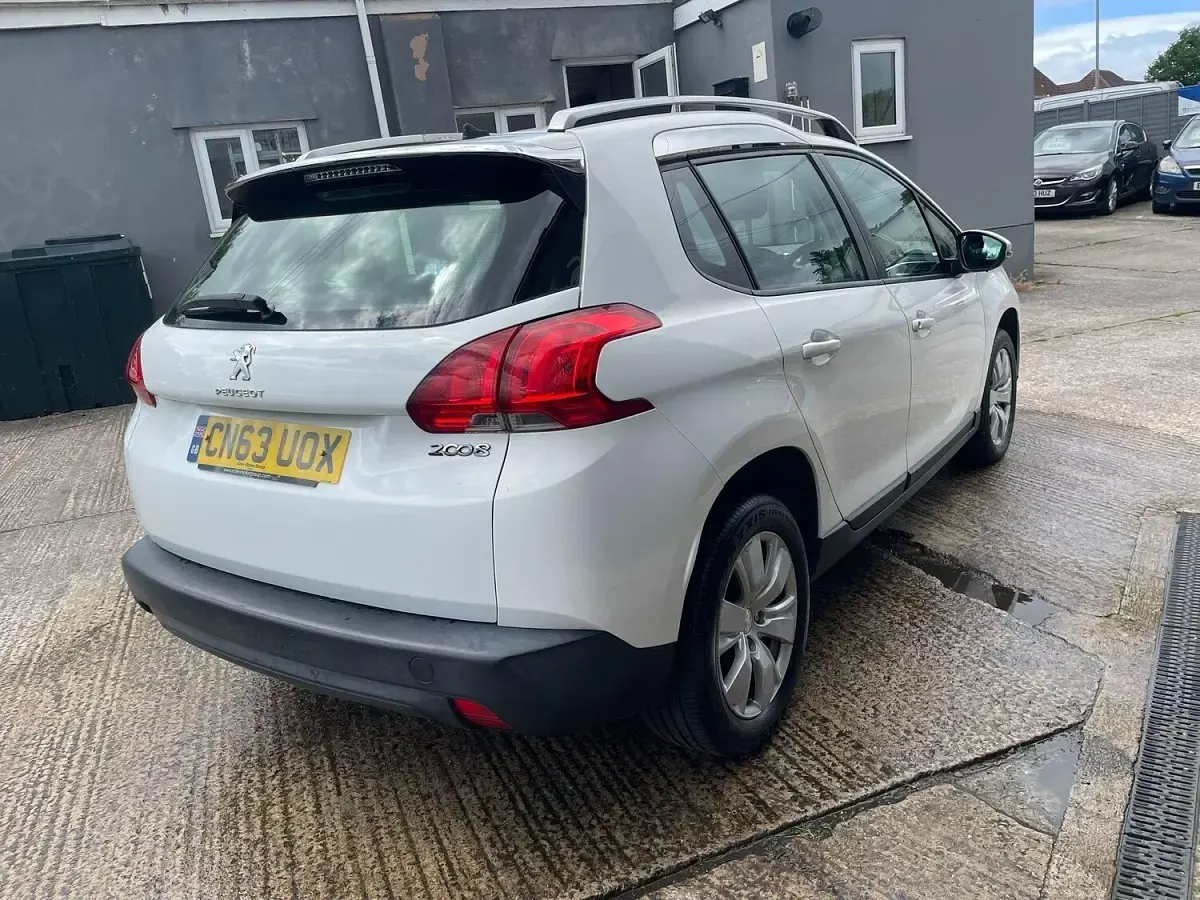 Used Peugeot 2008 Active 68 HP (50 kW) 2013 White SUV