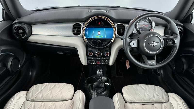 Usado Mini Cooper Exclusive 136 CV (100 kW) 2021 Negro Utilitario
