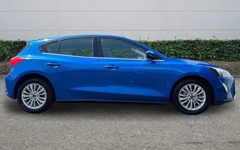 Used Ford Focus Titanium 125 HP (91 kW) 2021 Blue Hatchback