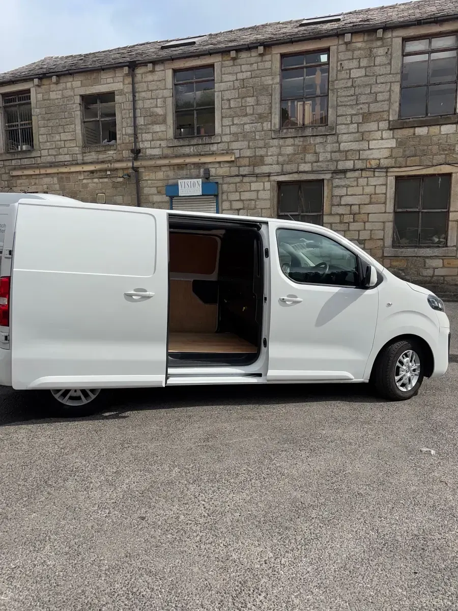 Used Vauxhall Vivaro Sportive 100 HP (73 kW) 2020 White MPV