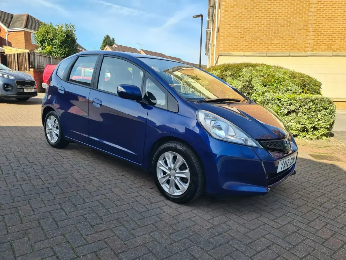 Second-hand Honda Jazz ES 99 CP (72 kW) 2012 Albastru Hatchback