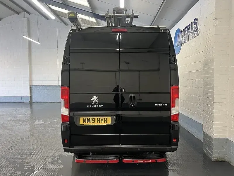Begagnad Peugeot Boxer 130 HK (95 kW) 2019 Svart Van