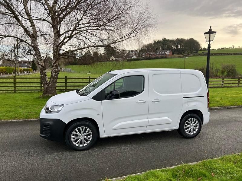 White Used 2023 Citroën e-Berlingo MPV | £13,750 (Fair price) - Image 1/4
