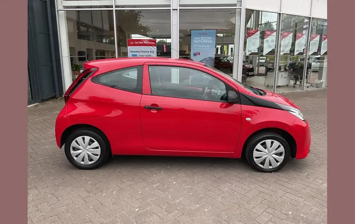 Used Toyota Aygo 71 HP (52 kW) 2019 Red Hatchback