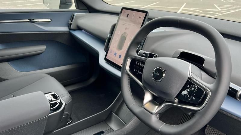 New Volvo EX30 Plus 200 kW (272 HP) 2026 Metallic  onyx black SUV