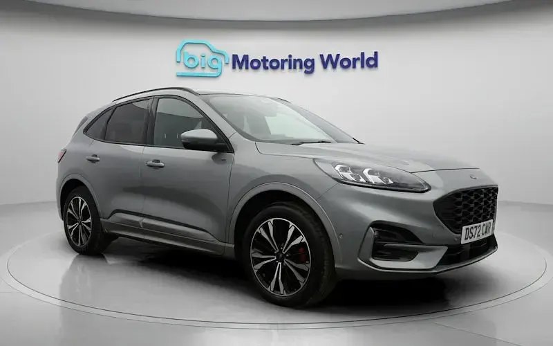 Usado Ford Kuga ST-Line X 225 HP (165 kW) 2023 Prateado SUV