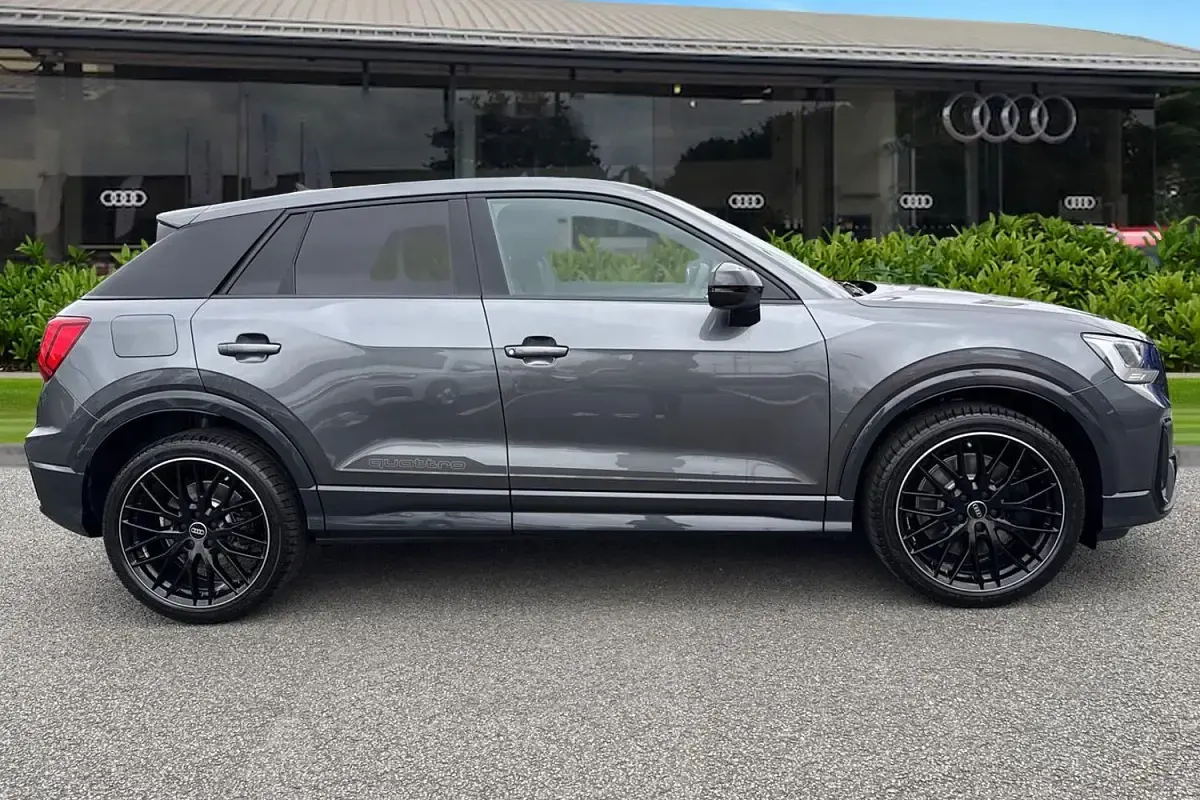 Nowe Audi SQ2 Black Edition 300 KM (220 kW) 2026 Szary SUV