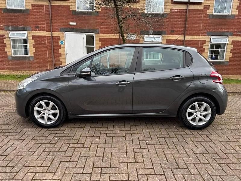 Used Peugeot 208 Active 92 HP (67 kW) 2014 Grey Hatchback