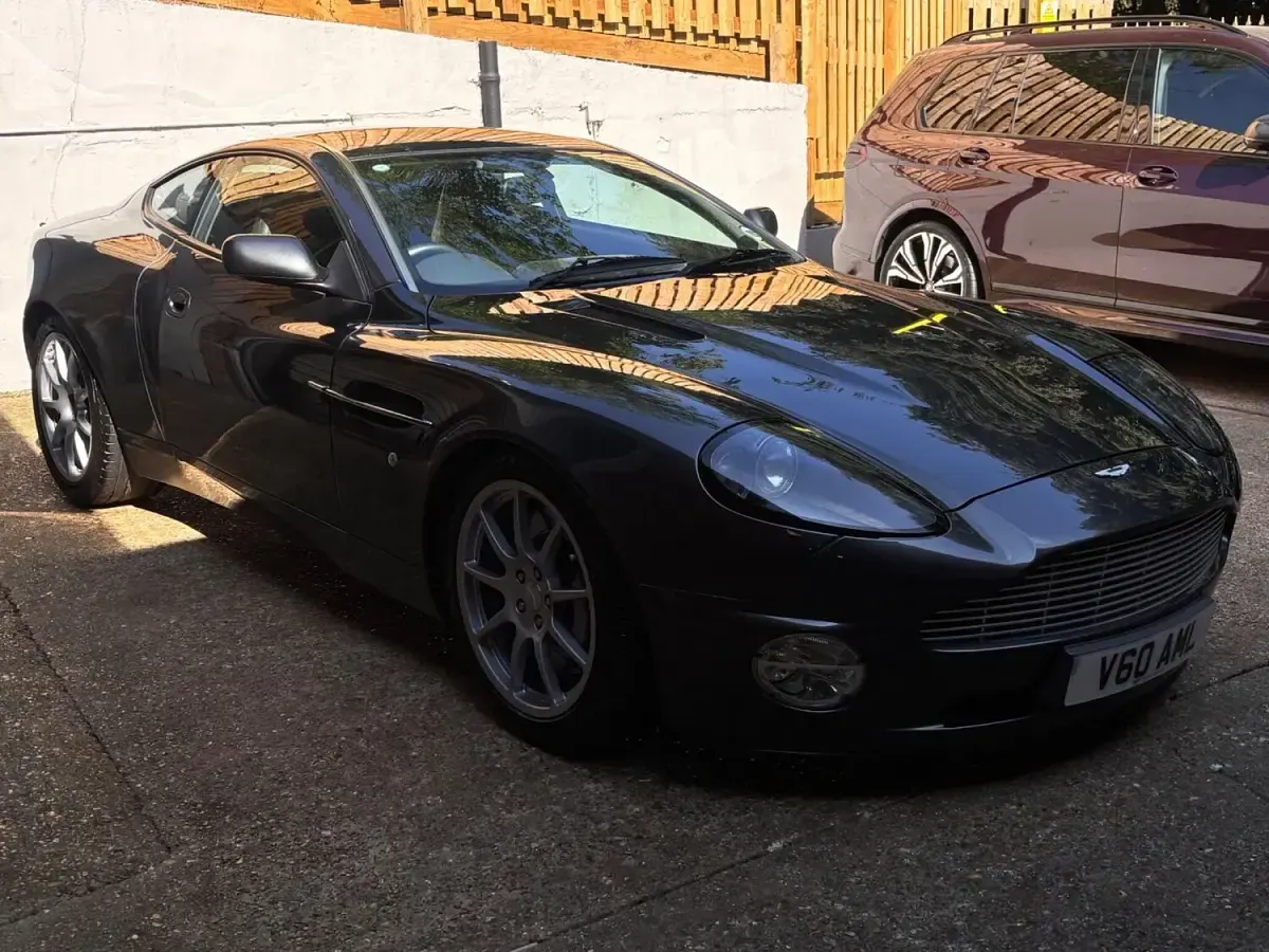 Used Aston Martin Vanquish 466 HP (342 kW) 2004 Silver Coupe