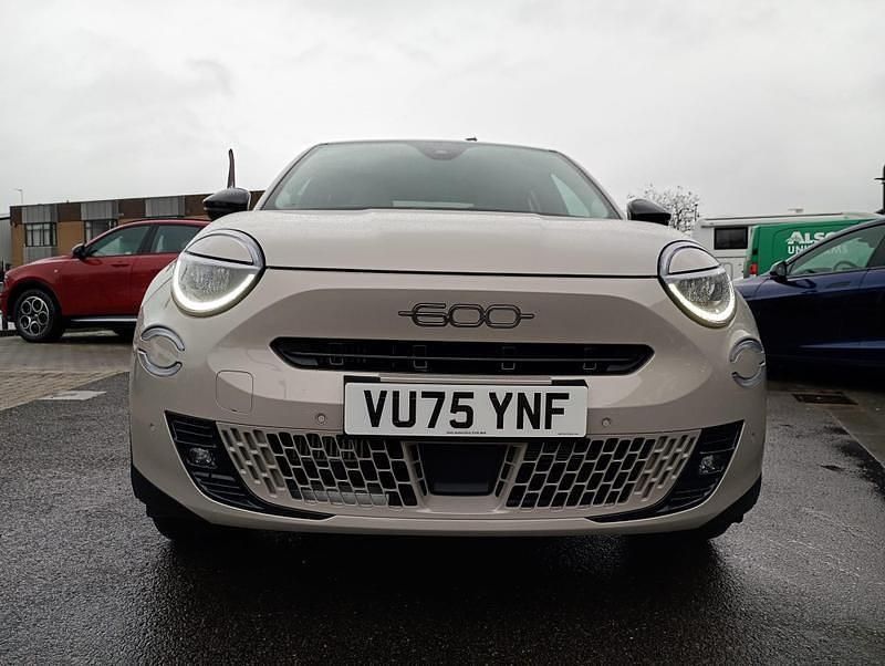 Used Fiat 600 La Prima 134 HP (98 kW) 2025 Beige Hatchback