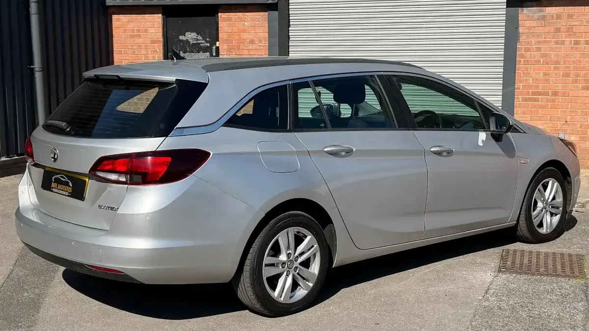 Usado Vauxhall Astra Design Edition 2018 Prateado Carrinha