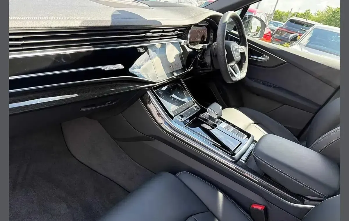 New Audi Q7 Black Edition 281 HP (206 kW) 2026 Silver SUV