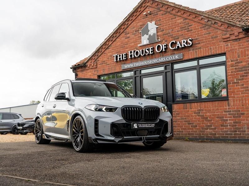 Begagnad BMW X5 M Sport 2024 Grå SUV