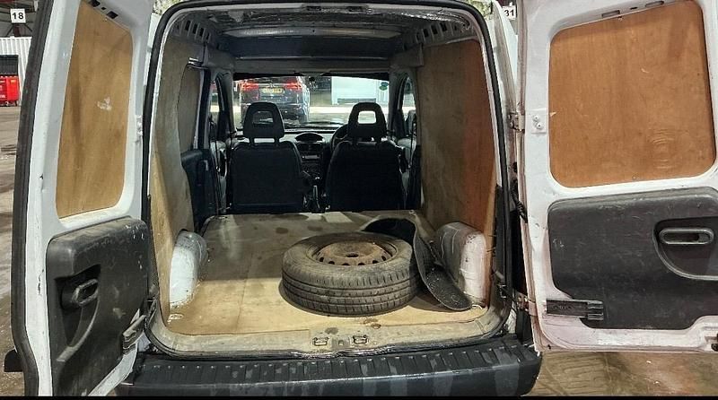 Used Vauxhall Combo 75 HP (55 kW) 2008 White MPV