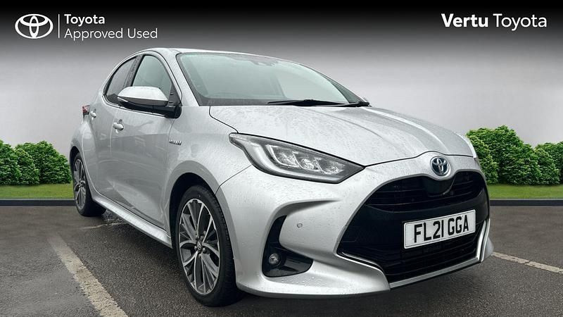 Used Toyota Yaris Hybrid 116 HP (85 kW) 2021 Silver Hatchback